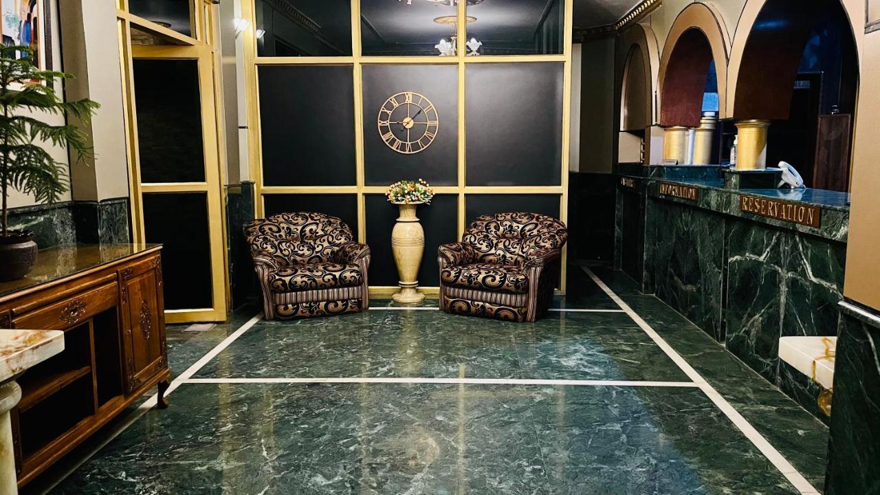 Hotel International Srinagar Eksteriør billede