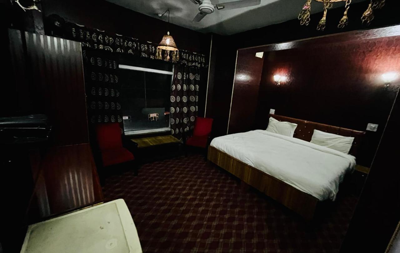 Hotel International Srinagar Eksteriør billede