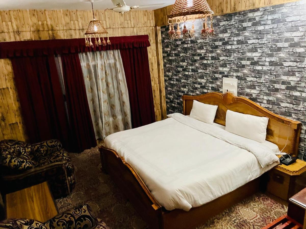 Hotel International Srinagar Eksteriør billede
