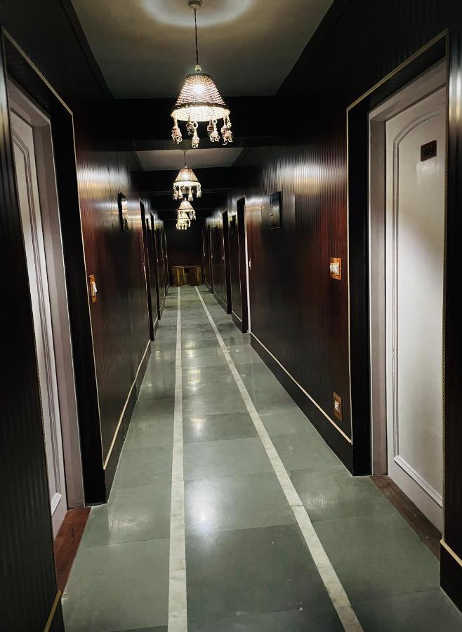 Hotel International Srinagar Eksteriør billede