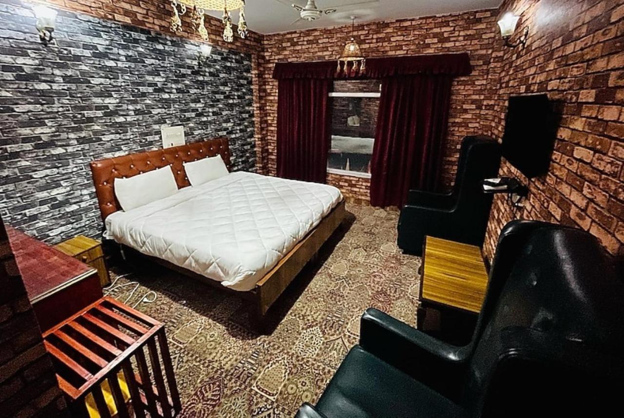 Hotel International Srinagar Eksteriør billede