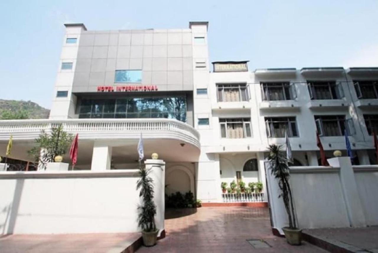 Hotel International Srinagar Eksteriør billede
