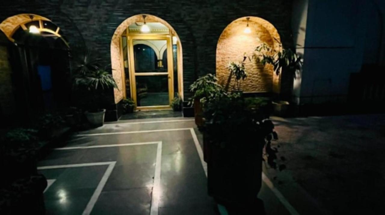 Hotel International Srinagar Eksteriør billede