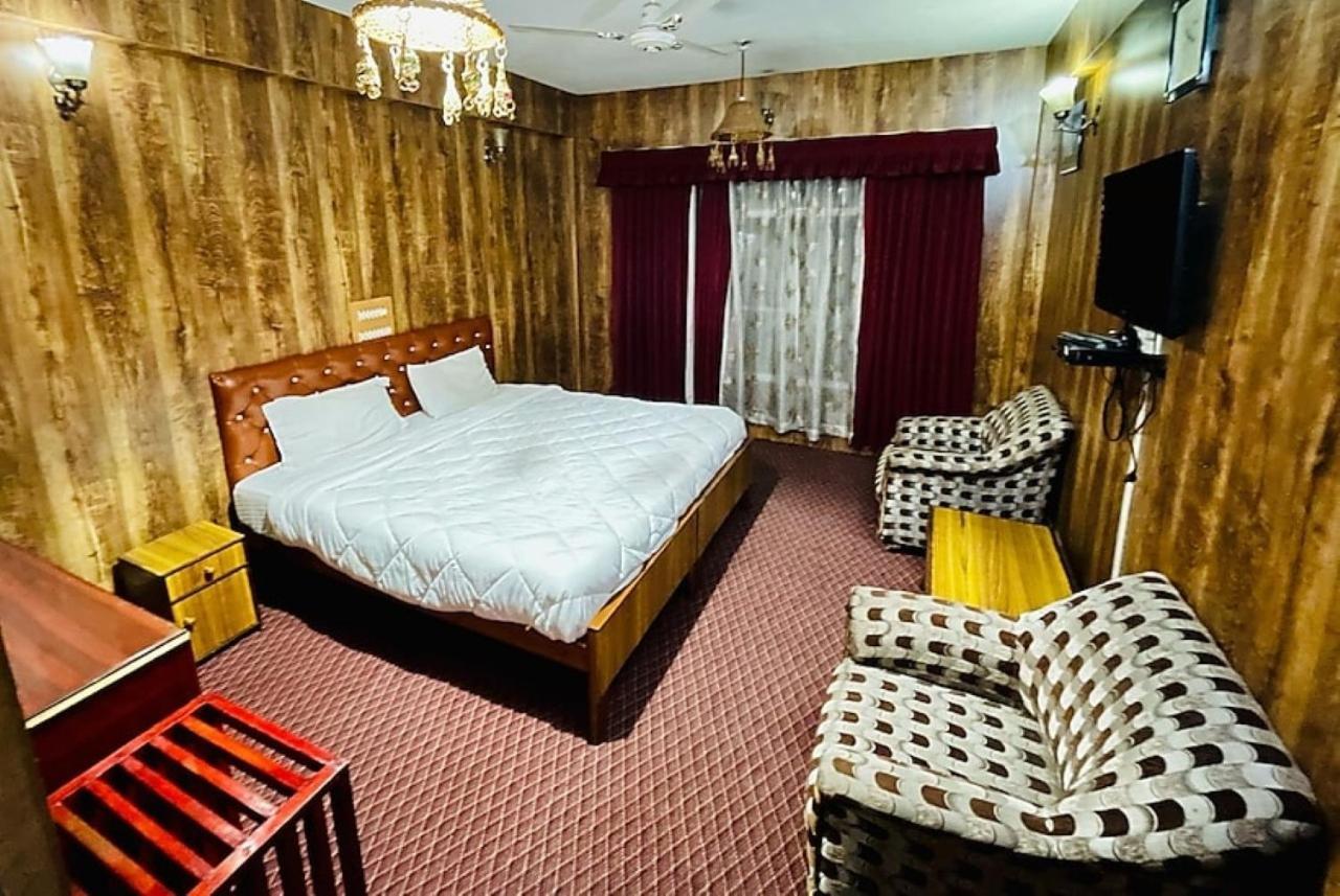 Hotel International Srinagar Eksteriør billede