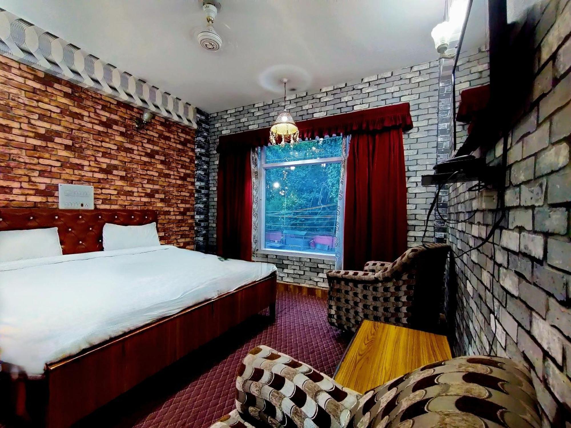 Hotel International Srinagar Eksteriør billede