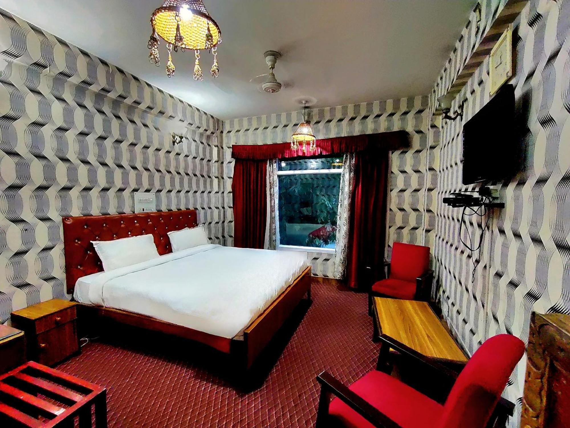 Hotel International Srinagar Eksteriør billede