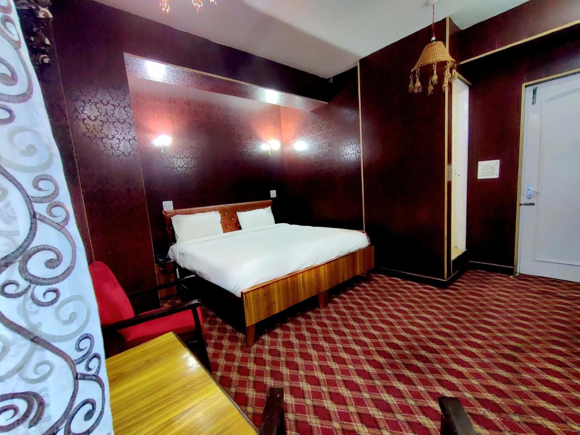 Hotel International Srinagar Eksteriør billede